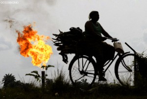 Ebocha gas flare. Foto: George Osodi 2007.