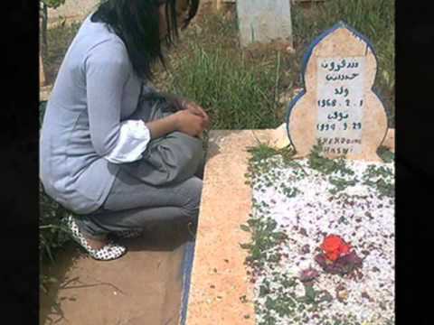 La tomba di Cheb Hasni, diventata luogo di pellegrinaggio degli innamorati